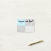 Onboarding willkommener neuer post-it klebezettel (Auf Schreibtisch)