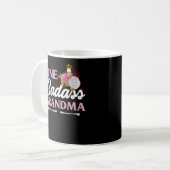 One Badass Oma Funny Oma Geschenk Kaffeetasse (Vorderseite Links)