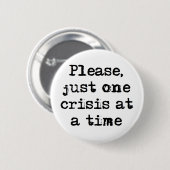 one crisis at a time coffee mug button (Vorne & Hinten)