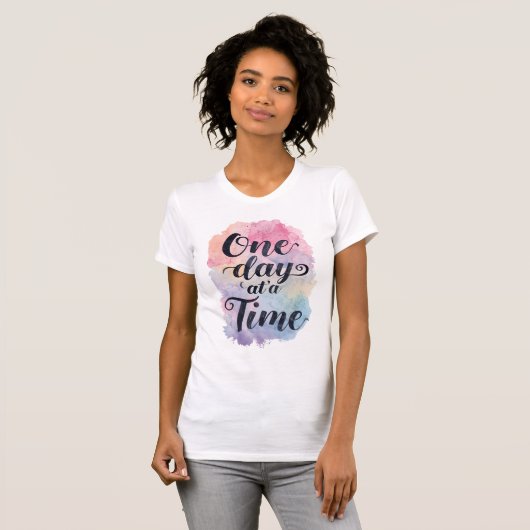 "One Day at a Time" Inspirational Quote T-Shirt (Vorne ganz)