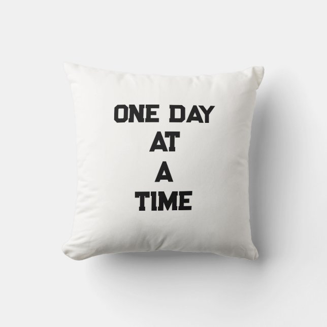 One Day At A Time  Motivational Throw Pillow  Kissen (Vorderseite)