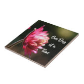 One Day At A Time Quote Flower In Sunlight Fliese (Seite)