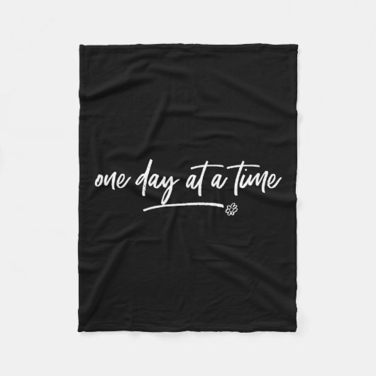 One Day At A Time Sitive Motivational Quote Saying Fleecedecke (Vorderseite)