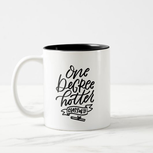 One Degree Hotter 2021 Handschrift Zweifarbige Tasse (Links)