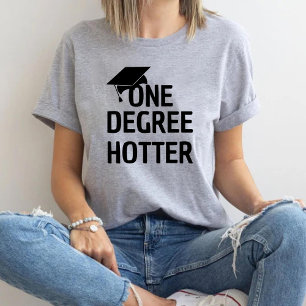 One Degree Hotter Funny University Abschluss hat T-Shirt