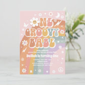 One Groovy Babe Peace Liebe Party Rainbow Birthday Einladung (Stehend Vorderseite)
