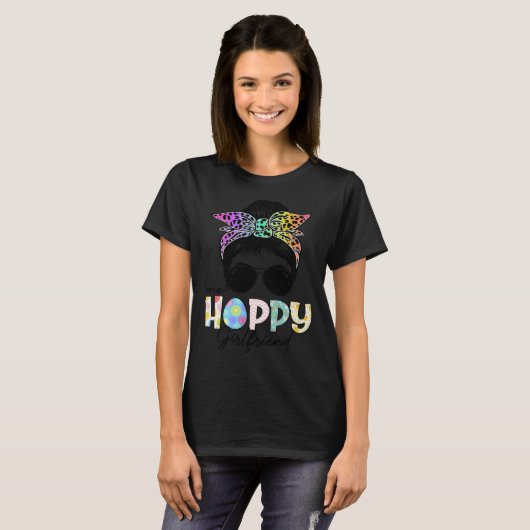 One Hoppy Girlfriend Leopard Messy Bun Easter Day T-Shirt (Vorne ganz)
