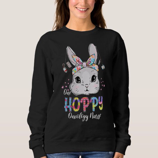 One Hoppy Oncology Nurse Bunny Oaster Eggs Christ Sweatshirt (Vorderseite)