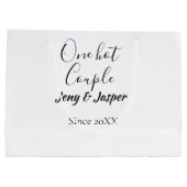 One hot couple add name since 20XX year date Große Geschenktüte (Rückseite)