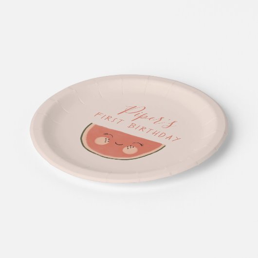 One In A Melon Cute First Birthday Party Pappteller (Schrägansicht)