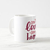 One Love One Heart Valentines Typography Kaffeetasse (Vorderseite Links)