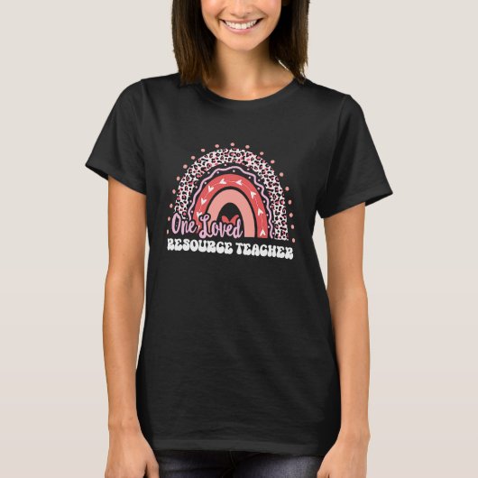 One Loved Resource Teacher Groovy Valentine's Day  T-Shirt (Vorderseite)