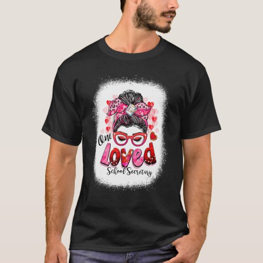 One Loved School Secretary Messy Bun Valentine's D T-Shirt (Vorderseite)
