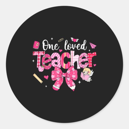 One Loved Teacher Coquette Bow Pencil Valentine Gi Runder Aufkleber (Vorderseite)