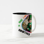 One Lucky Brother - Irish Pub Trivia Night Zweifarbige Tasse (VorderseiteRechts)