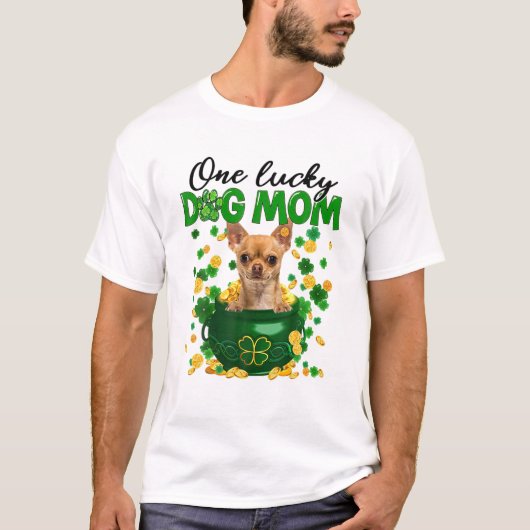 One Lucky Dog Mama Funny TAN Chihuahua Mama St Pat T-Shirt (Vorderseite)
