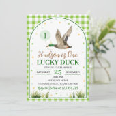 One Lucky Duck Green Gingham Birthday Einladung (Stehend Vorderseite)