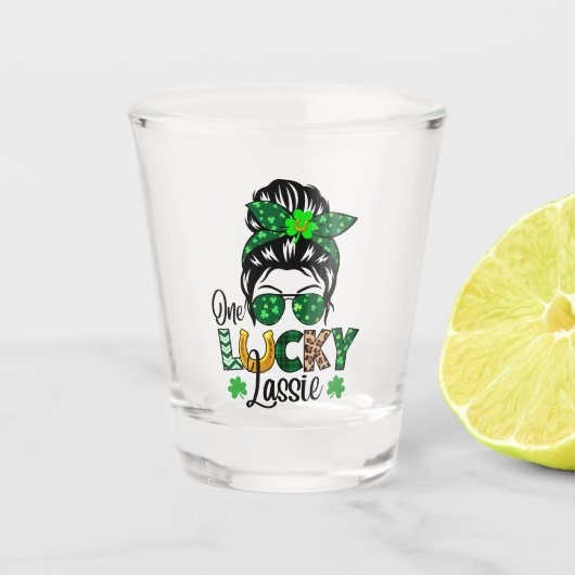 One Lucky Lassie Schnapsglas (Vorderseite)