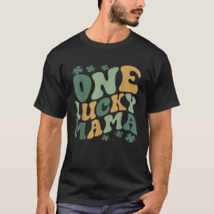 One Lucky Mama St Patricks Day 2023 Retro Saint Pa T-Shirt