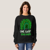 One Lucky Pacu Nurse Rainbow Kleeblatt St Patrick Sweatshirt (Vorne ganz)