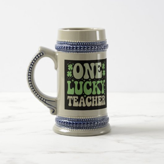 One Lucky Teacher Groovy Retro Teacher St Patricks Bierglas (Links)
