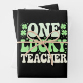 One Lucky Teacher Groovy Retro Teacher St Patricks Geschenkpapier Set (Beispiel)