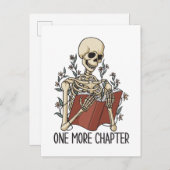 "One more Chapter" Skeleton Reading Book Postkarte (Vorne/Hinten)