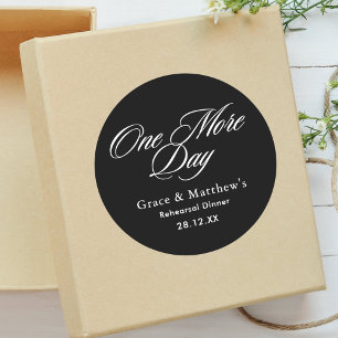 One More Day Probedinner Schwarz und Weiß Runder Aufkleber