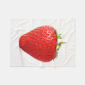 One Red Strawberry fbm Fleecedecke (Vorderseite (Horizontal))