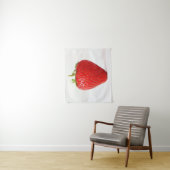 One Red Strawberry wtm Wandteppich (Beispiel)