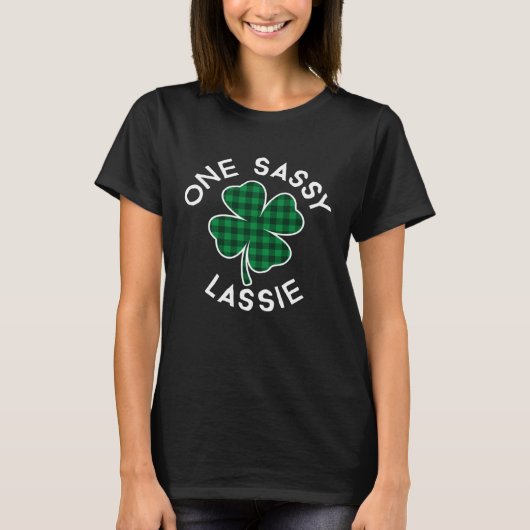 One Sassy Lassie Plaid Lucky C St Patrick's Day T-Shirt (Vorderseite)
