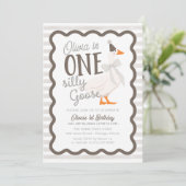 One Silly Goose Beige Bow 1st Birthday Einladung (Stehend Vorderseite)