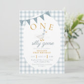 ONE Silly Goose Blue Gingham Daisy First Birthday Einladung (Stehend Vorderseite)