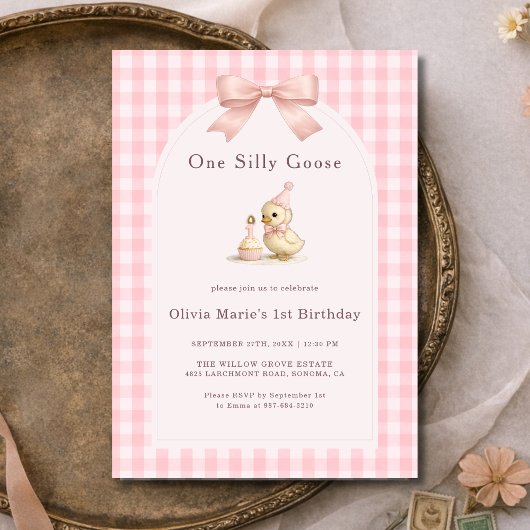 One Silly Goose Gingham Pink Bow Girl 1st Birthday Einladung
