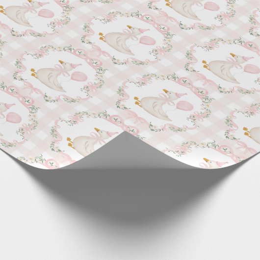 One Silly Goose Pink Bow Gingham Birthday Geschenkpapier (Ecke)