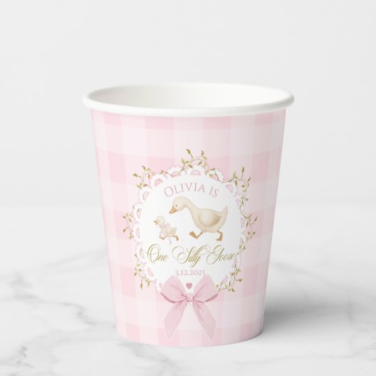 One Silly Goose Pink Gingham 1st Birthday Bow Pappbecher (Rückseite)