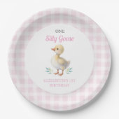 One Silly Goose Pink Gingham Girl First Birthday Pappteller (Vorderseite)