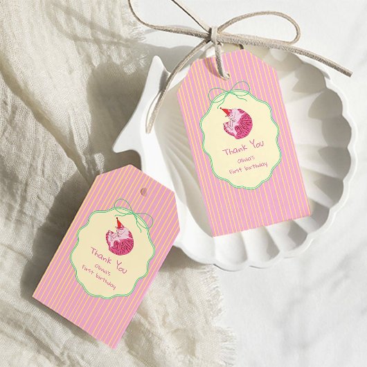 One Sleepy Cat 1st Birthday – Yellow Stripes Geschenkanhänger