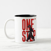 One Step Forward Minimalist Graphic Design Zweifarbige Tasse (Links)