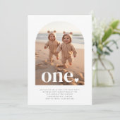 One Twin Girls - Heart Arted Foto Erster Geburtsta Einladung (Stehend Vorderseite)