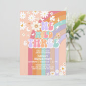 One Wild and Three Daisy Rainbow Groovy Birthday Einladung (Stehend Vorderseite)