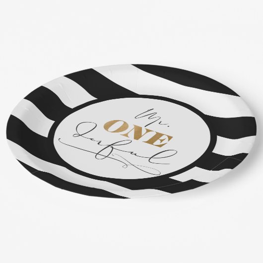 Onederful Black and White Striping Paper Tellers Pappteller (Schrägansicht)