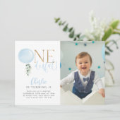 ONEderful Blue Balloon Boys 1. Geburtstag Foto Einladung (Stehend Vorderseite)