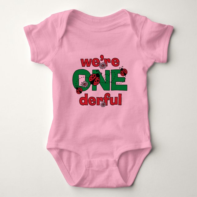 ONEderful Ladybug Twins 1. Geburtstag Baby Strampler (Vorderseite)