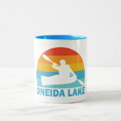 Oneida Lake New York Kayak Zweifarbige Tasse (Mittel)