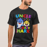 Onkel des Baby Shark Birthday Boy, Girl, Kids, T-Shirt<br><div class="desc">Funny Onkel Shark Shirt Geburtstagsgeschenk ist phantastische Geschenk für Hai Geburtstagsfamilien, Hai Geburtstagsgeschenke, Hai Geburtstagsgeschenke Mädchen. Die Shirts sind perfekt abgestimmt auf Familiengeburtstage, passende Familiengeburtstatuen, Haigeburtstatuen, Haigeburtstag, Geburtstagsjunge/Mädels. Niedlich Kids Baby Hai Shirt Kleinkind Onkel des Baby Shark Geschenk Boy oder Mädchen T Shirt. Tragen Sie dieses schöne Geburtstag T-Shirt zu...</div>