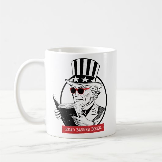Onkel Sam liest verbotene Bücher Kaffeetasse (Links)