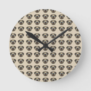 Oodles von Möpsen Runde Wanduhr