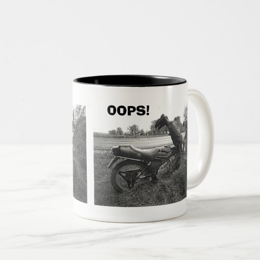 "OOPS! FUNNY FAKE MOTORBIKE ACCIDENT" TASSE (VorderseiteRechts)