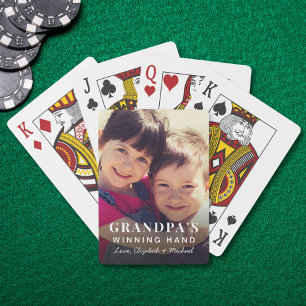 Opa gewinnt mit seiner Hand - Foto - Spielkarten